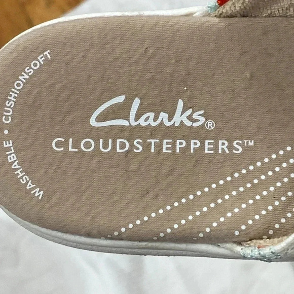 CLARKS CLOUDSTEPPERS WO SIZE 8.5  SLIP ON MULES  WHITE WITH BLUE DAISIES CLEAN - Picture 3 of 14